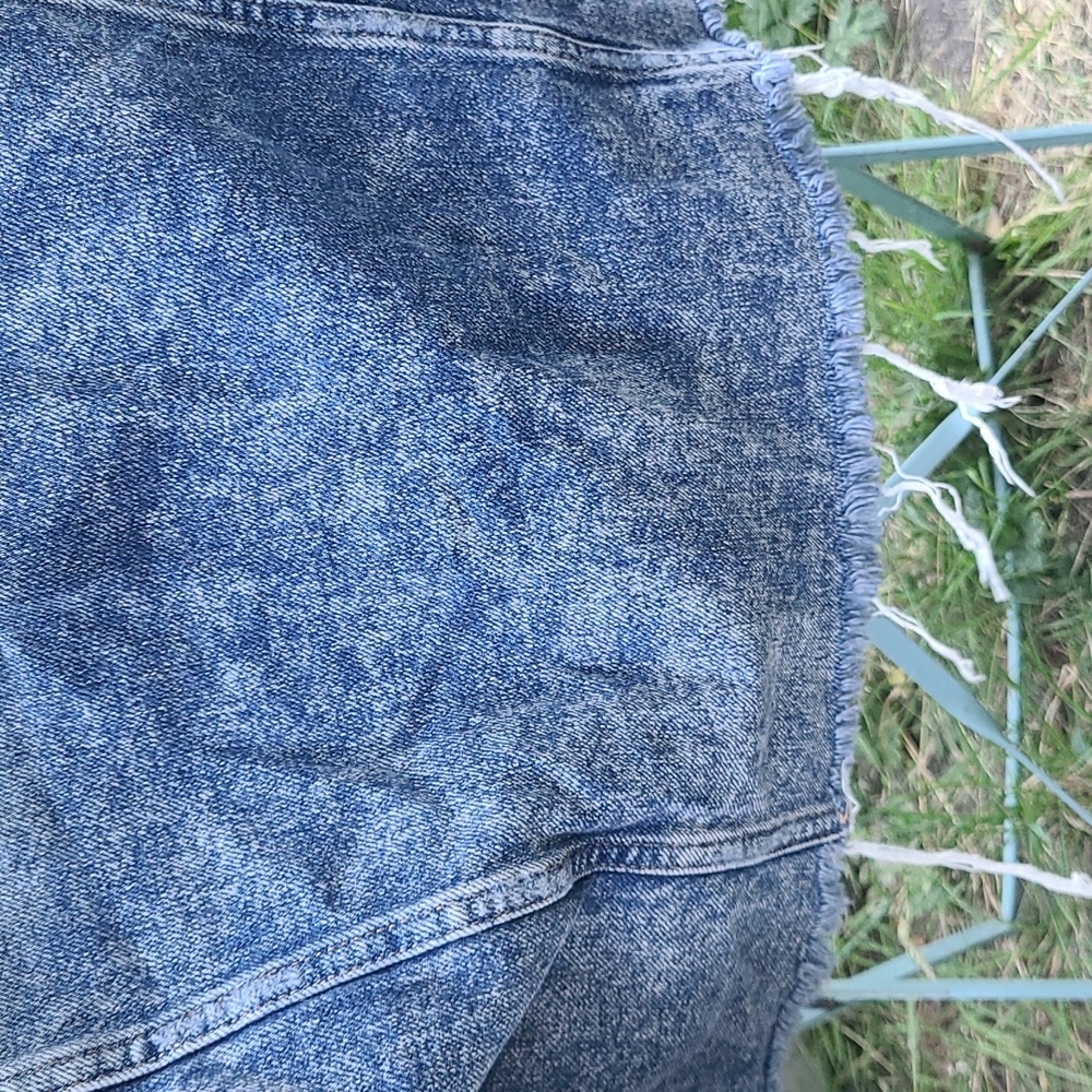 FOREVER 21 distressed, cropped acid wash jean jacket. S - Picture 7 of 7